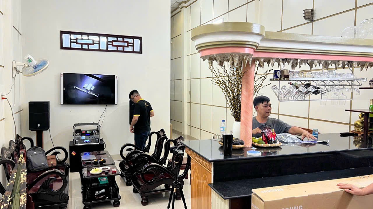 Khách hàng Quyết Thắng đánh giá về sản phẩm Dàn karaoke JBL TT356: (JBL PRX 412M, Vatasa T10, Vatasa V8Pro, DT Lion408, DT Delta118, Vatasa P9 Luxury)